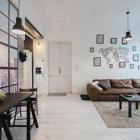 Design Loft Rottenbiller W Balcony Budapest